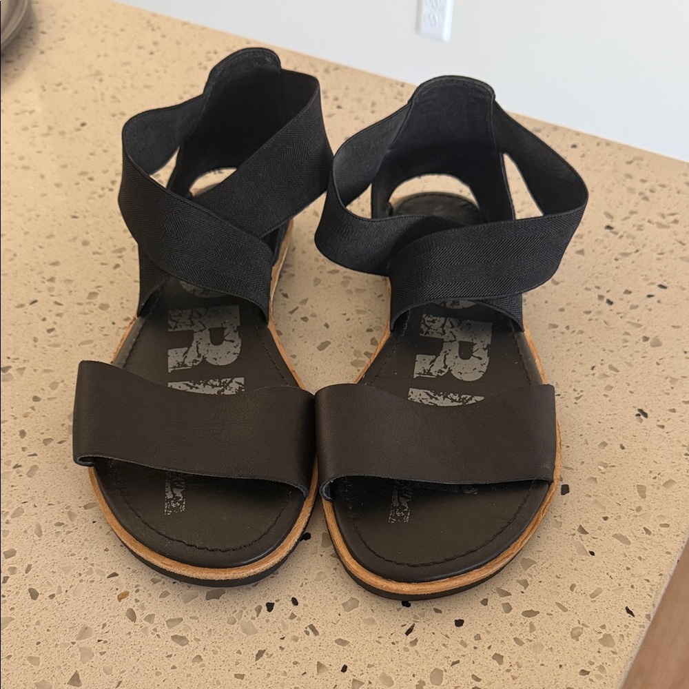 SOREL Women’s Black Elastic Strap Sandals